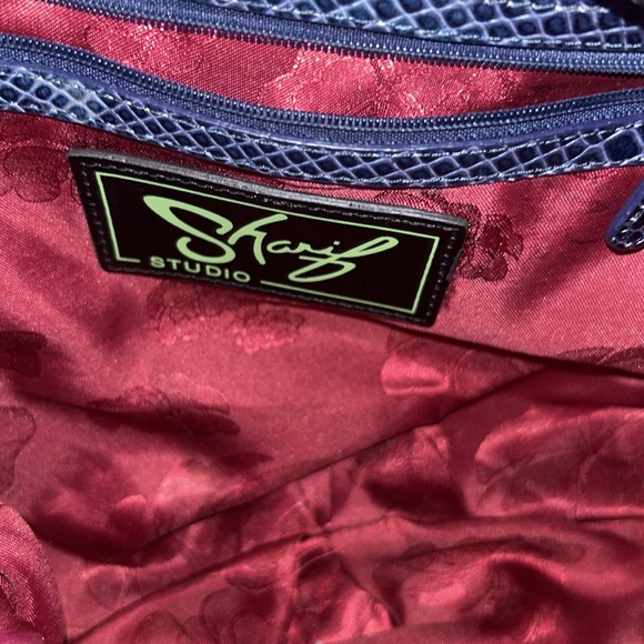 BEAUTIFUL GENUINE LEATHER WITH FAUX ALLIGATOR /COWHIDE . Has brass alligator - Picture 6 of 8